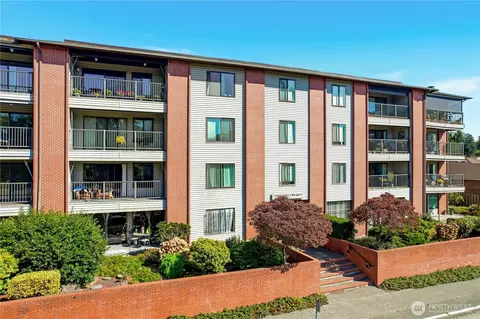 2858 32nd Ave W #202, Seattle, WA 98199