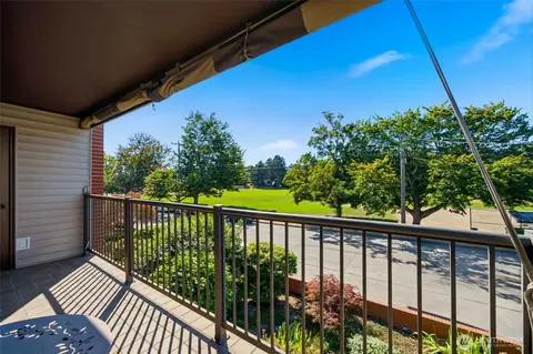 2858 32nd Ave W #202, Seattle, WA 98199