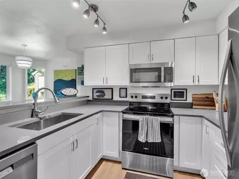Kitchen - 19404 NE Bothell Way #B104, Bothell, WA 98011 photo 1 of 3