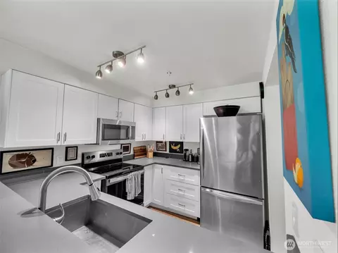 Kitchen - 19404 NE Bothell Way #B104, Bothell, WA 98011 photo 3 of 3