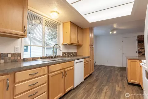 Kitchen - 853 Robin Hood Loop, Forks, WA 98331 photo 1 of 4
