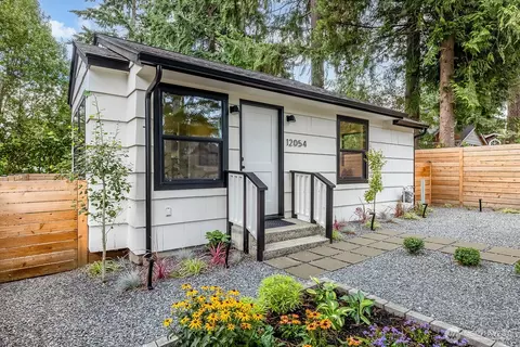12054 20th Ave NE, Seattle, WA 98125