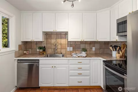 Kitchen - 3504 NE 93rd St, Seattle, WA 98115 photo 2 of 2