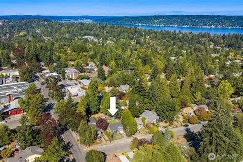 View/Area - 3504 NE 93rd St, Seattle, WA 98115 photo 4 of 4