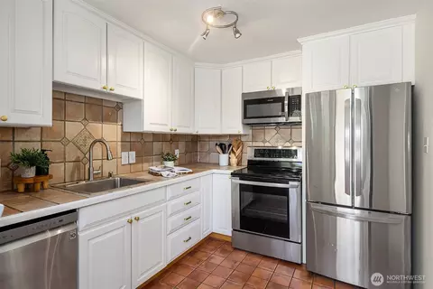 Kitchen - 3504 NE 93rd St, Seattle, WA 98115 photo 1 of 2