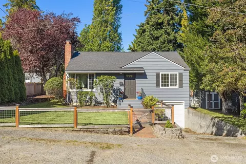 Exterior - 3504 NE 93rd St, Seattle, WA 98115 photo 3 of 9