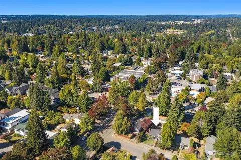 View/Area - 3504 NE 93rd St, Seattle, WA 98115 photo 3 of 4
