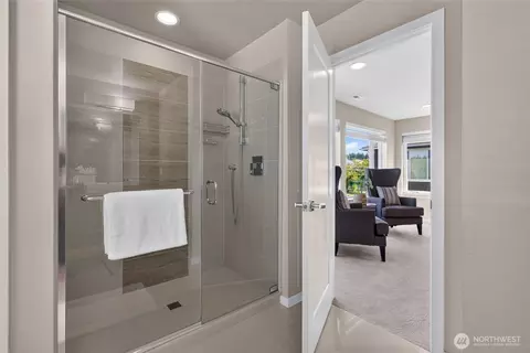 Bath - 16913 37th Dr SE, Bothell, WA 98012 photo 4 of 5