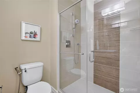 Bath - 16913 37th Dr SE, Bothell, WA 98012 photo 2 of 5