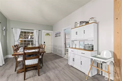 Dining - 4721 E Valley Hwy E, Sumner, WA 98390 photo 3 of 3