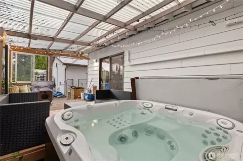 Exterior - 4721 E Valley Hwy E, Sumner, WA 98390 photo 3 of 11
