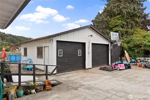 Exterior - 4721 E Valley Hwy E, Sumner, WA 98390 photo 4 of 11