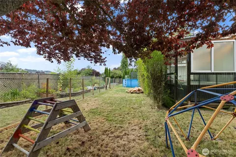 Exterior - 4721 E Valley Hwy E, Sumner, WA 98390 photo 7 of 11