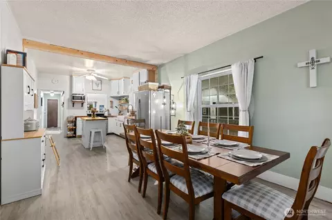 Dining - 4721 E Valley Hwy E, Sumner, WA 98390 photo 1 of 3