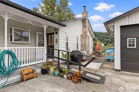 Exterior - 4721 E Valley Hwy E, Sumner, WA 98390 photo 5 of 11
