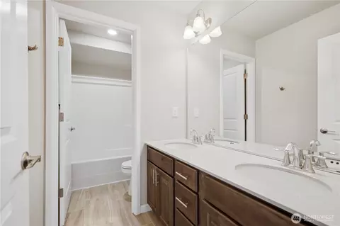 Bath - 4313 235th Pl SE, Bothell, WA 98021 photo 5 of 6