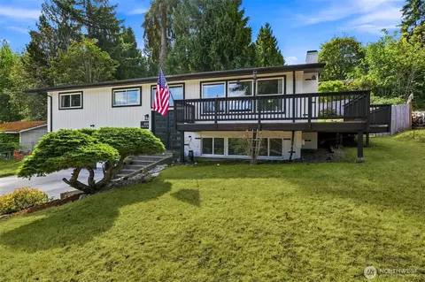 810 19th Ave SE, Puyallup, WA 98372
