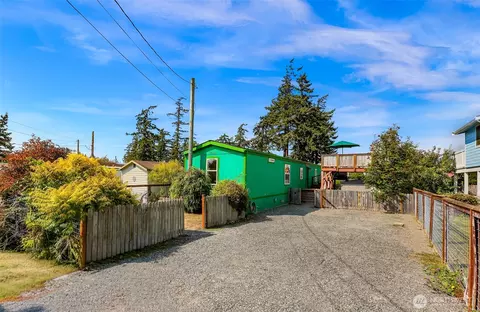 7435 Sunset Dr, Blaine, WA 98230
