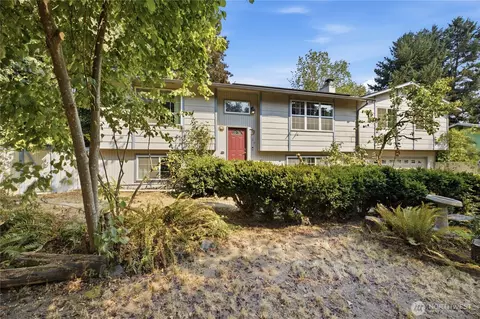 608 School St SE, Lacey, WA 98503