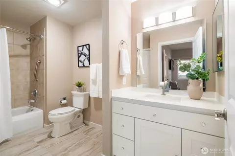 Bath - 3926 243rd Pl SE #H102, Bothell, WA 98021 photo 2 of 2