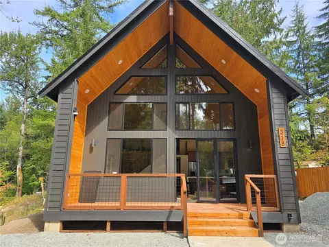 318 Paradise Dr, Ashford, WA 98304
