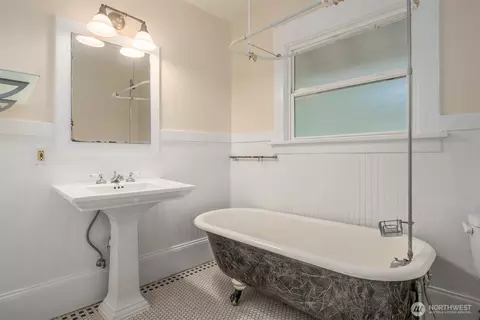 Bath - 2215 E Aloha St, Seattle, WA 98112 photo 1 of 1
