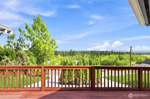 Exterior - 5902 S 2nd Ave, Everett, WA 98208 photo 3 of 4