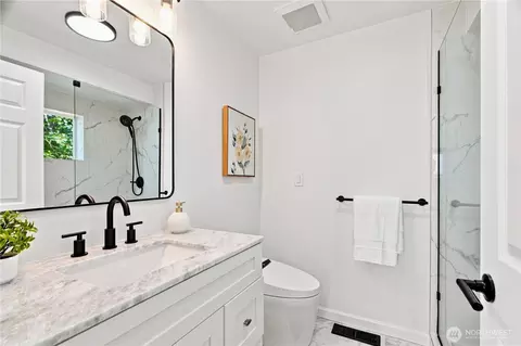 Bath - 5902 S 2nd Ave, Everett, WA 98208 photo 2 of 3