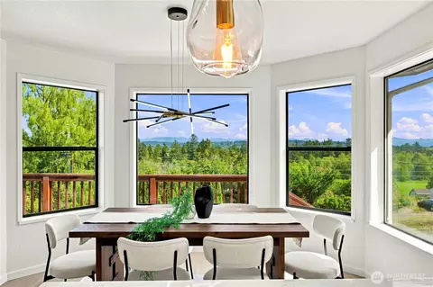 Dining - 5902 S 2nd Ave, Everett, WA 98208 photo 1 of 4