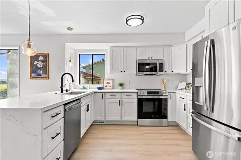 Kitchen - 5902 S 2nd Ave, Everett, WA 98208 photo 4 of 5