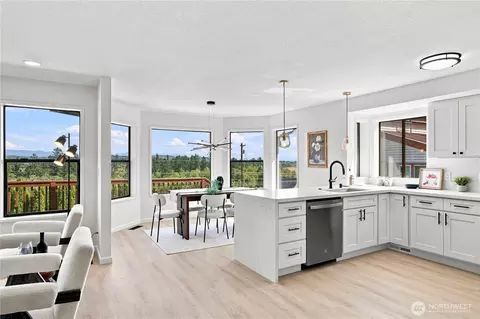 Kitchen - 5902 S 2nd Ave, Everett, WA 98208 photo 2 of 5