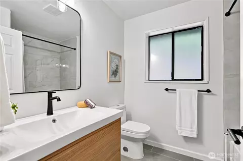 Bath - 5902 S 2nd Ave, Everett, WA 98208 photo 1 of 3
