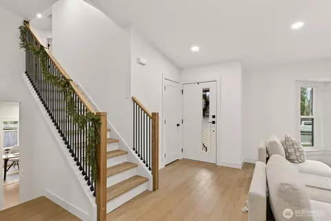 Entry Way - 14116 60th Ave SE, Everett, WA 98208 photo 1 of 4