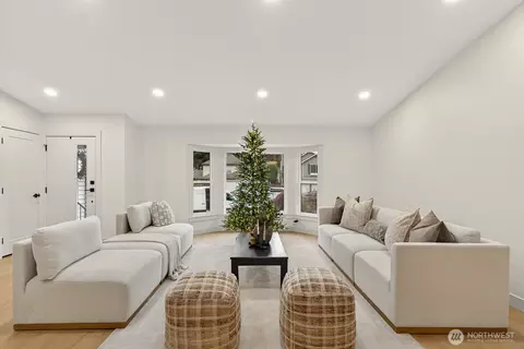 Living - 14116 60th Ave SE, Everett, WA 98208 photo 1 of 5