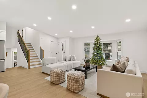 Living - 14116 60th Ave SE, Everett, WA 98208 photo 2 of 5