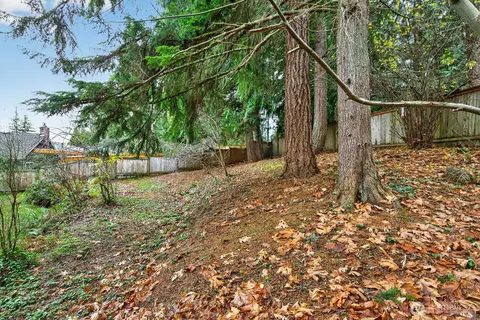 Exterior - 14116 60th Ave SE, Everett, WA 98208 photo 7 of 9