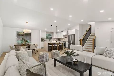 Living - 14116 60th Ave SE, Everett, WA 98208 photo 3 of 5