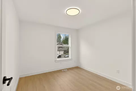 Bedroom - 14116 60th Ave SE, Everett, WA 98208 photo 3 of 3