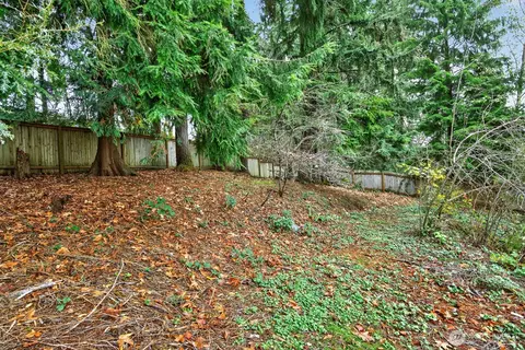 Exterior - 14116 60th Ave SE, Everett, WA 98208 photo 8 of 9