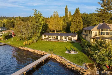 247 E Lake Sammamish Pkwy SE, Sammamish, WA 98074