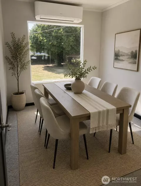 Dining - 947 20th Ave, Longview, WA 98632 photo 1 of 1