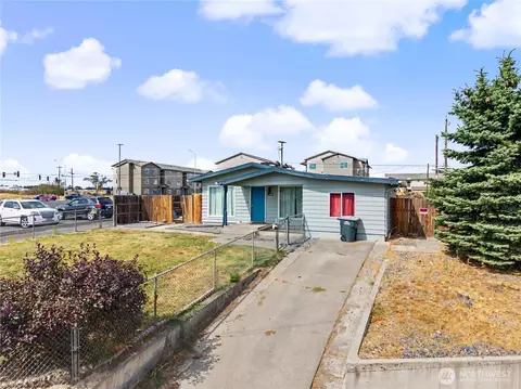 912 W Loop Dr NE, Moses Lake, WA 98837