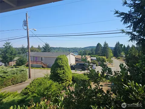 4720 W Davis Rd, Bremerton, WA 98312