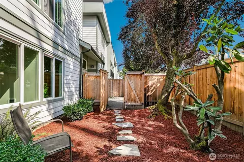 13717 Linden Ave N #104, Seattle, WA 98133