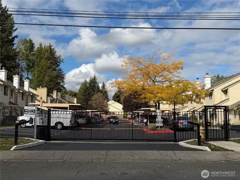 Exterior - 115 124 St SE #B4, Everett, WA 98208 photo 2 of 3