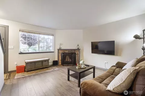 Living - 115 124 St SE #B4, Everett, WA 98208 photo 2 of 2