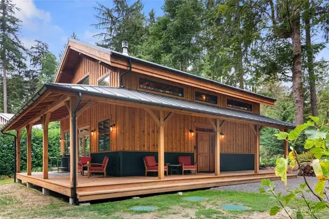 9923 NE Seaview Ave, Indianola, WA 98342