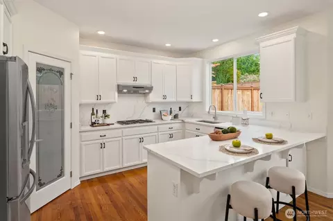 Kitchen - 18603 33rd Ave SE, Bothell, WA 98012 photo 2 of 4
