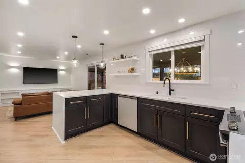 Kitchen - 11124 29th Dr SE, Everett, WA 98208 photo 4 of 4