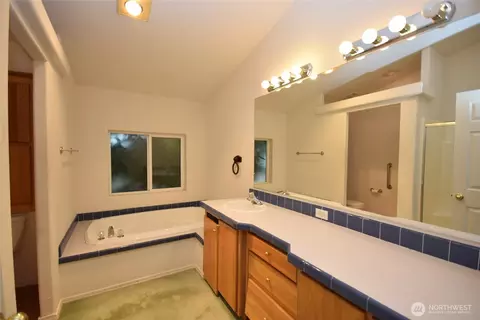 Bath - 980 N Starboard Way, Sequim, WA 98382 photo 2 of 3